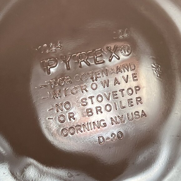 Vtg USA Pyrex D-20 Cranberry Round Casserole Dish 2 L (2.11 qt) no lid - Picture 4 of 7